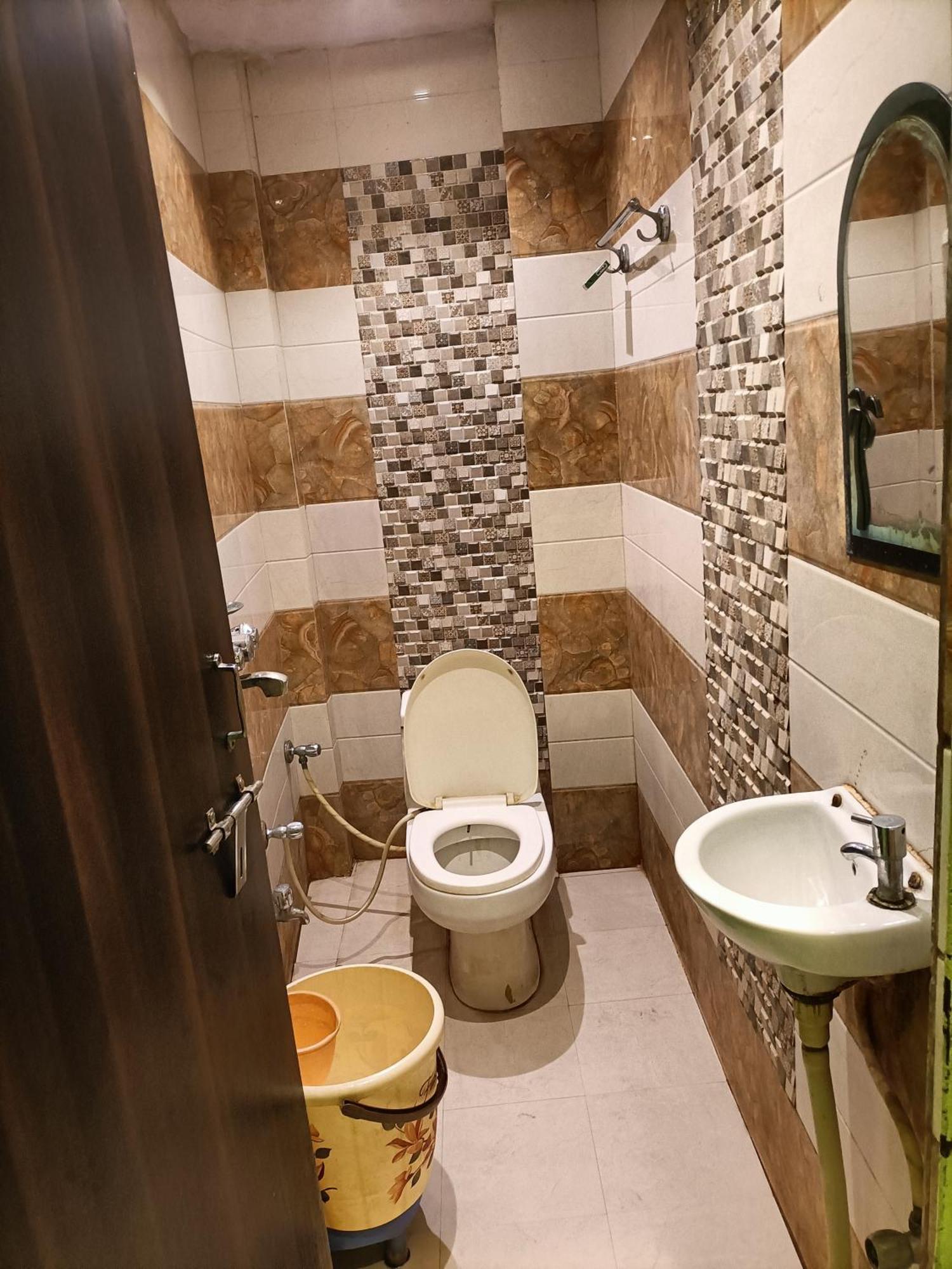 Hotel Picasso Varanasi Prime Location Buitenkant foto
