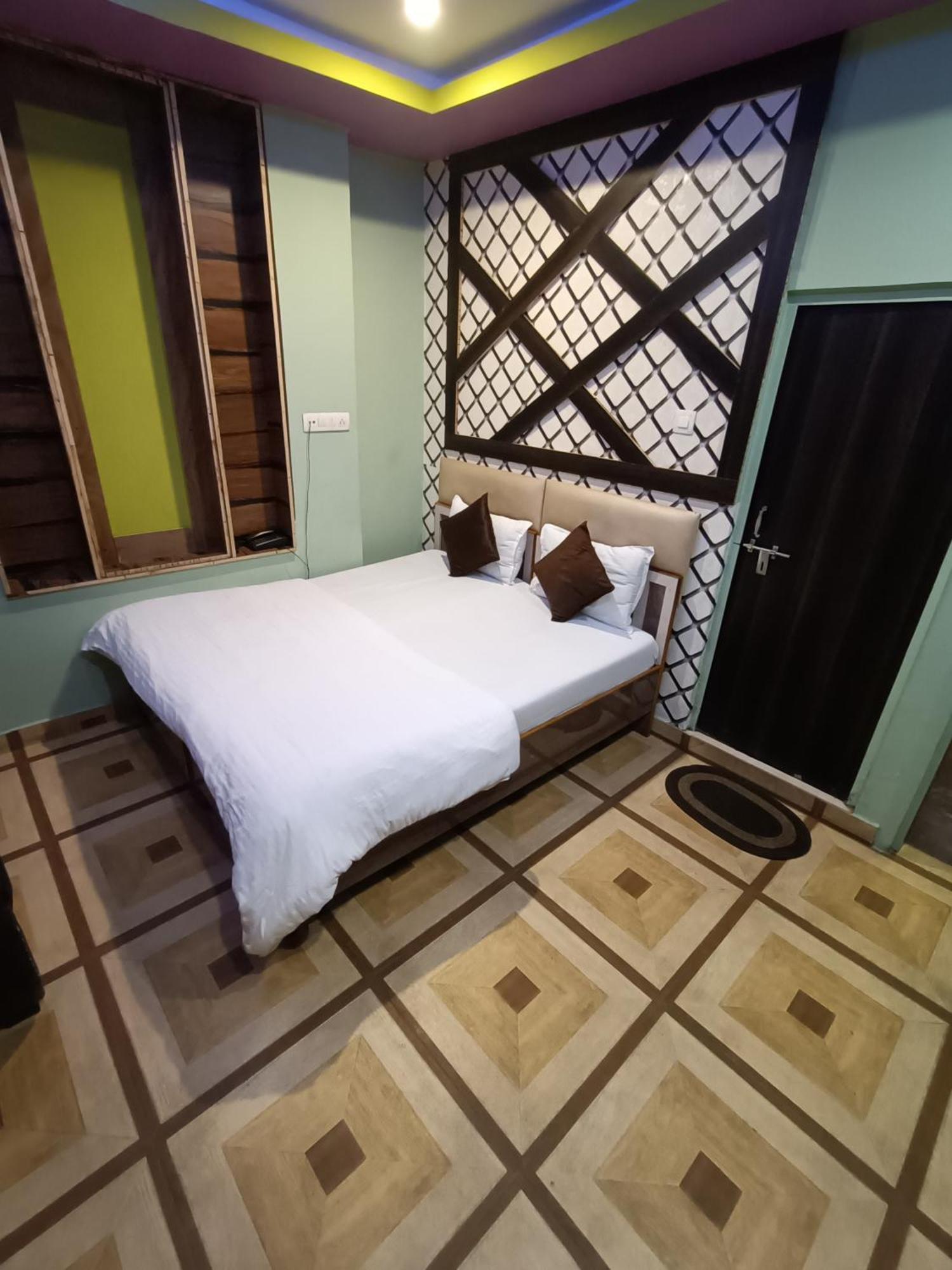 Hotel Picasso Varanasi Prime Location Buitenkant foto