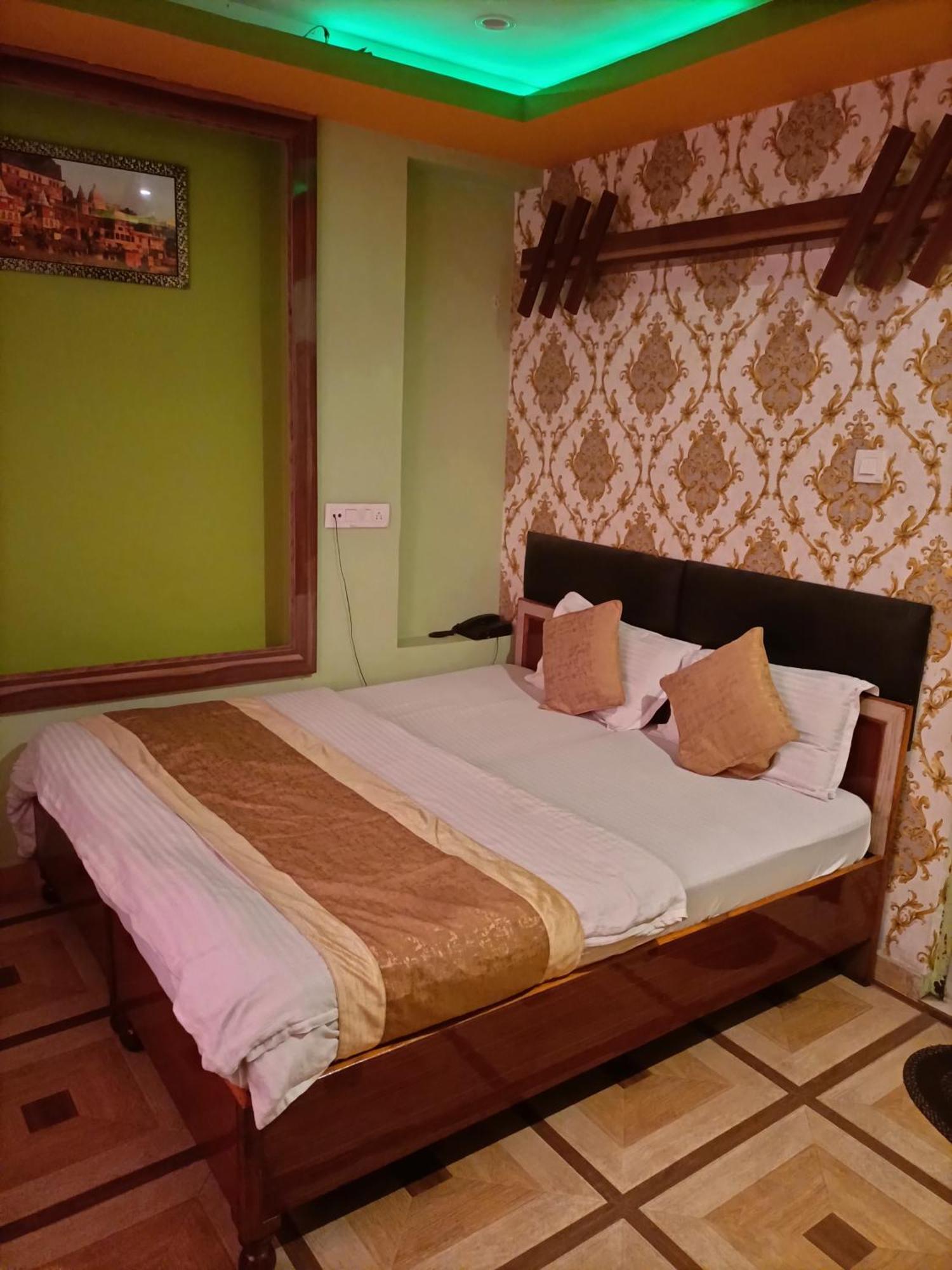 Hotel Picasso Varanasi Prime Location Buitenkant foto