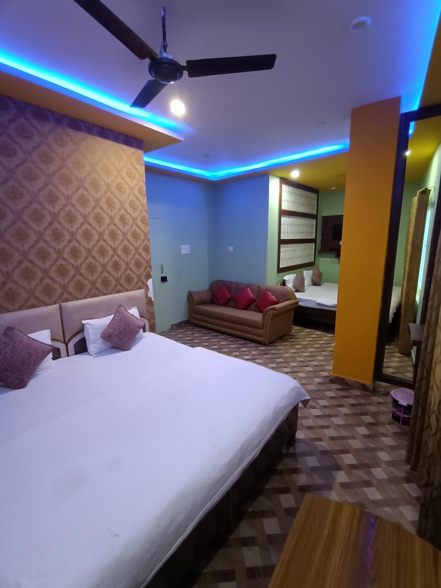 Hotel Picasso Varanasi Prime Location Buitenkant foto