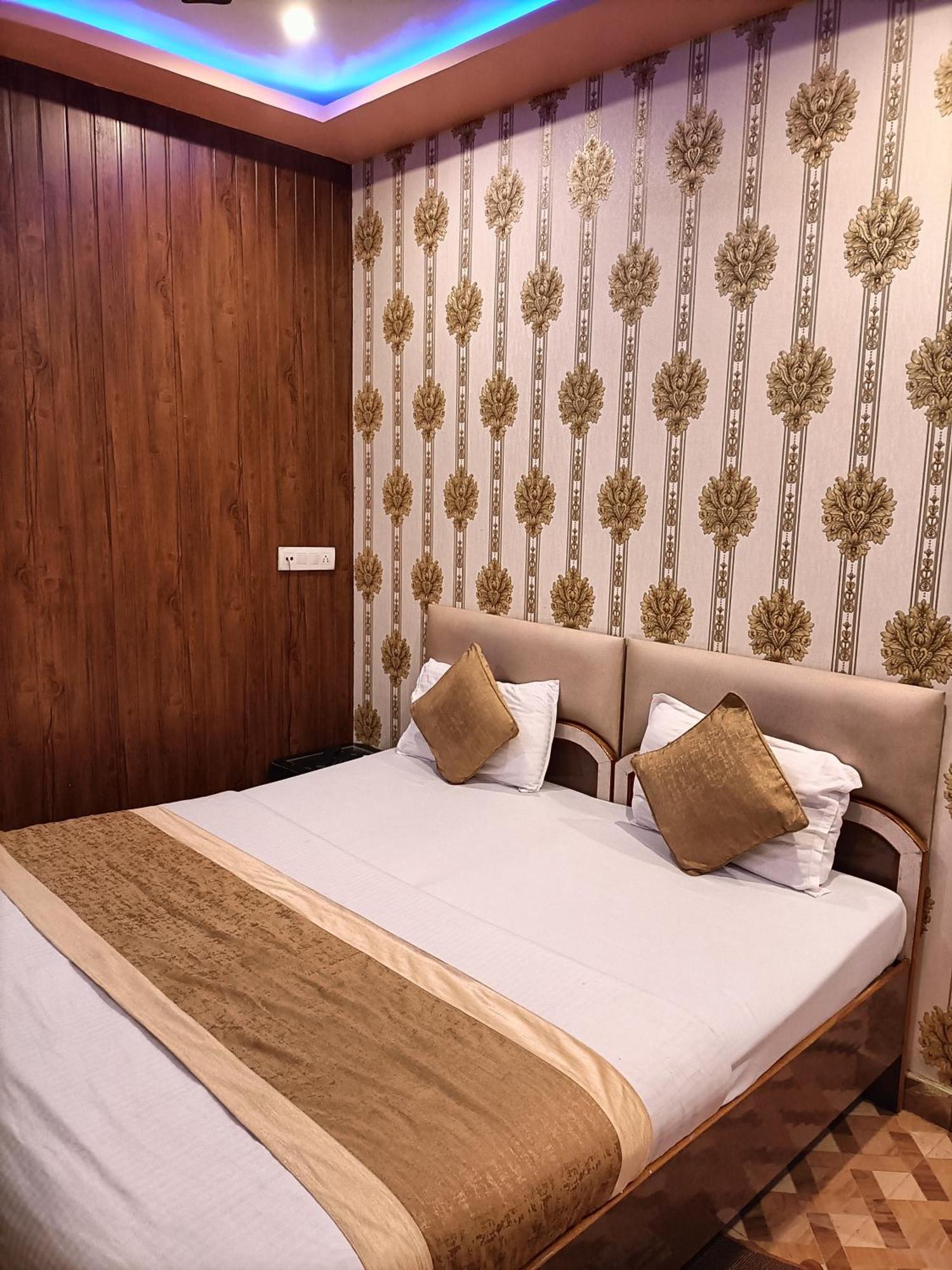 Hotel Picasso Varanasi Prime Location Buitenkant foto