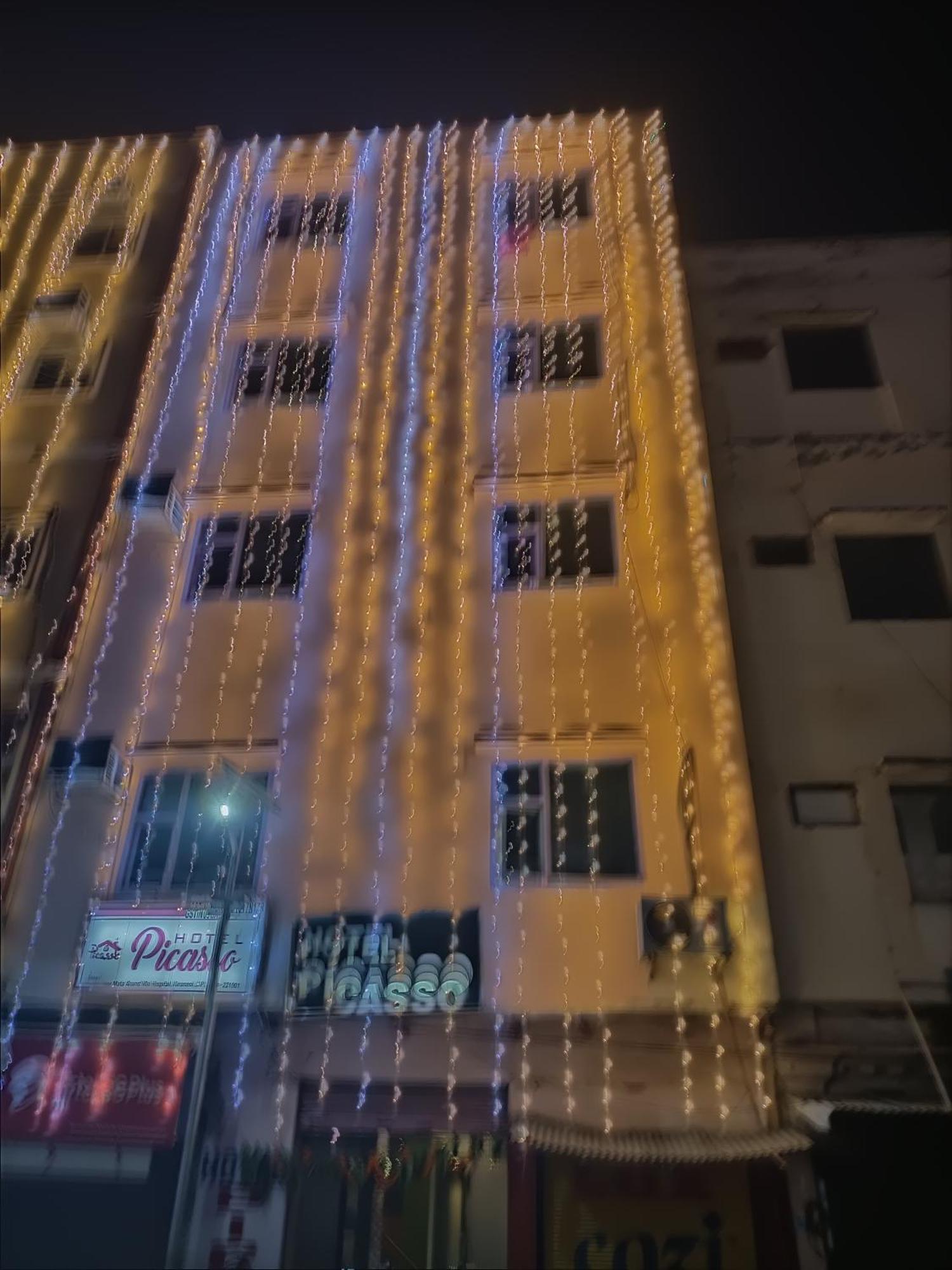 Hotel Picasso Varanasi Prime Location Buitenkant foto