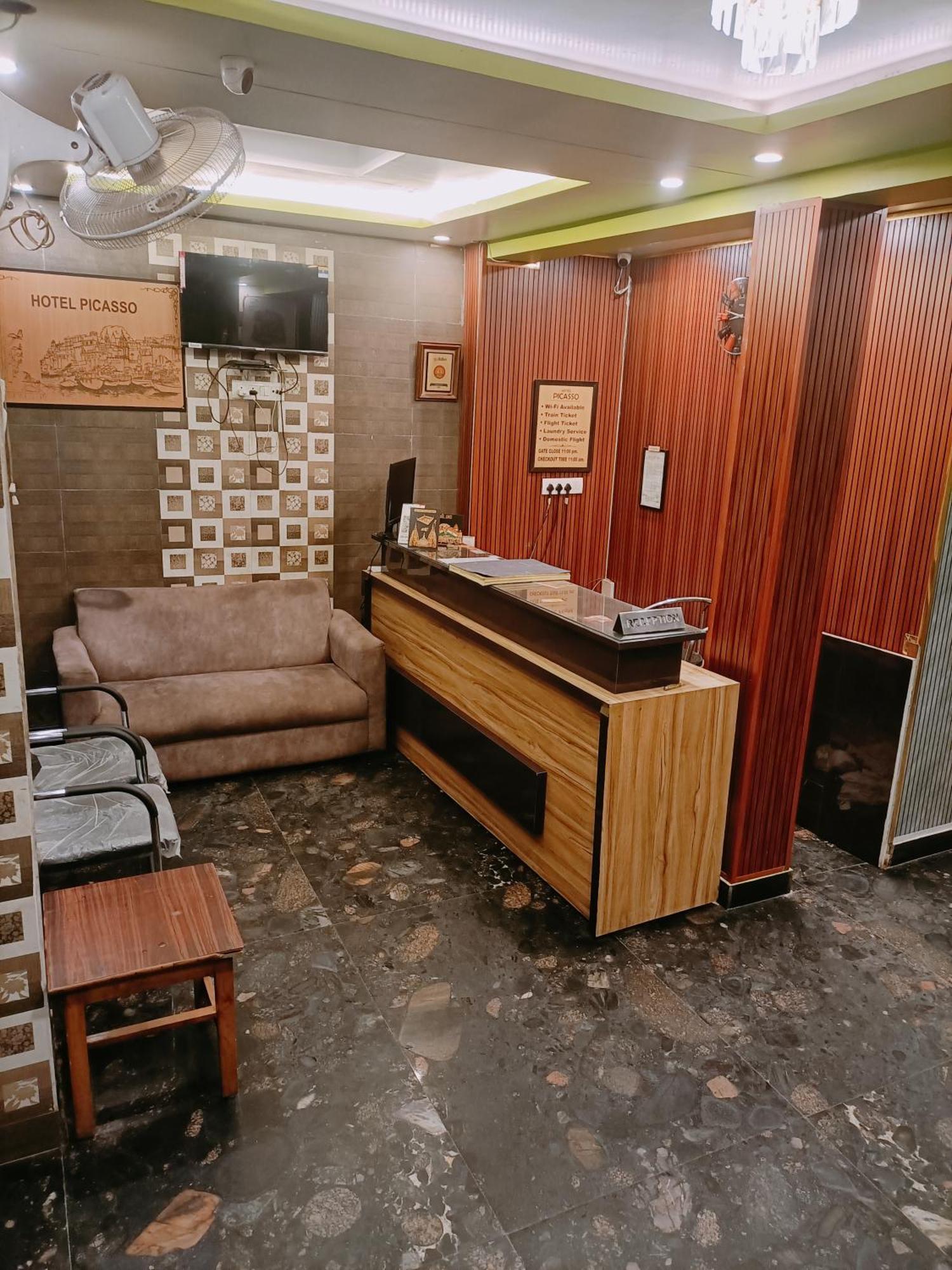 Hotel Picasso Varanasi Prime Location Buitenkant foto