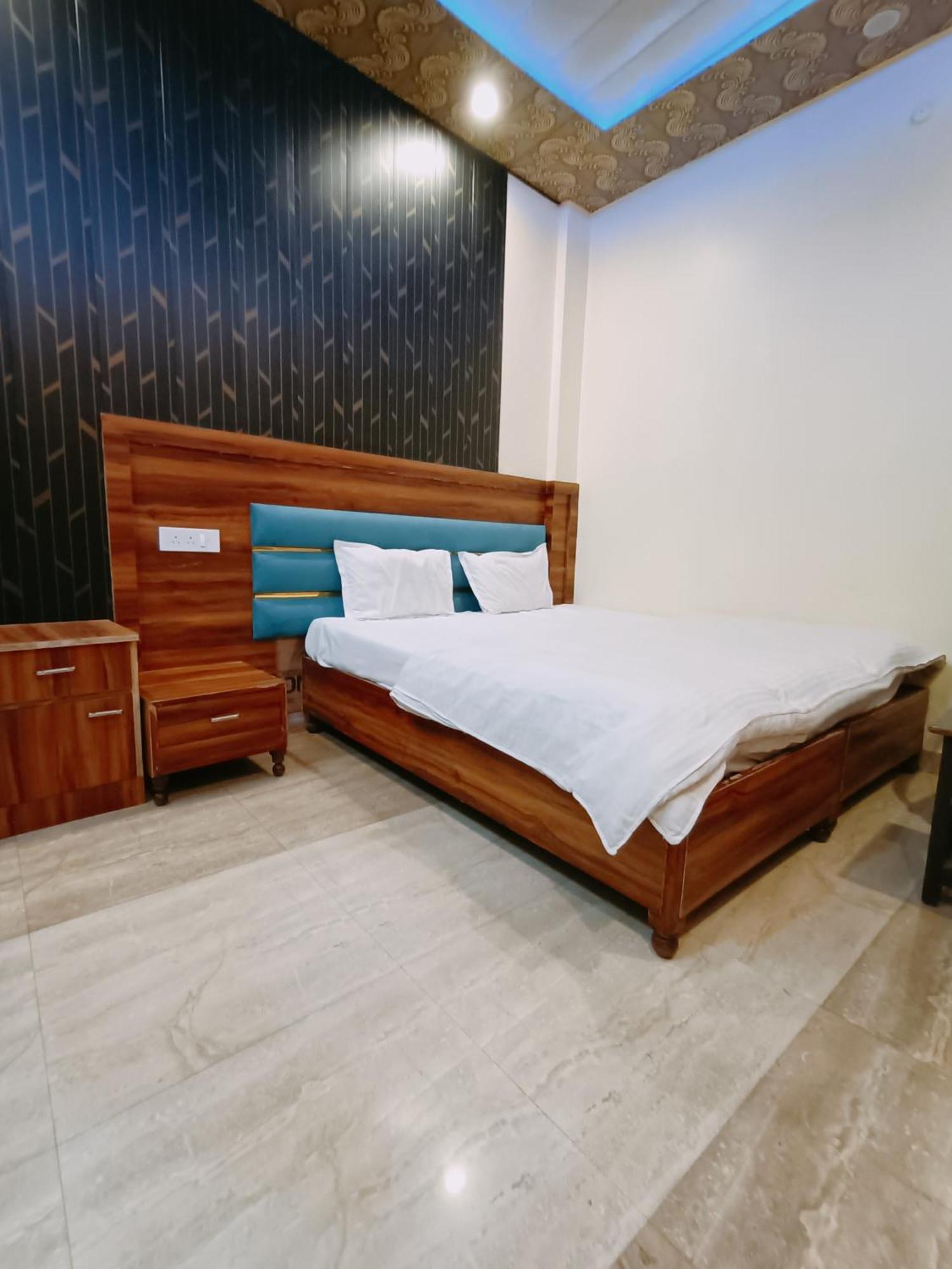 Hotel Picasso Varanasi Prime Location Buitenkant foto