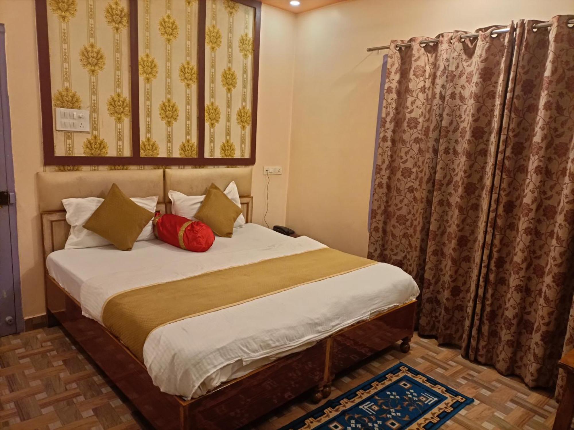 Hotel Picasso Varanasi Prime Location Buitenkant foto