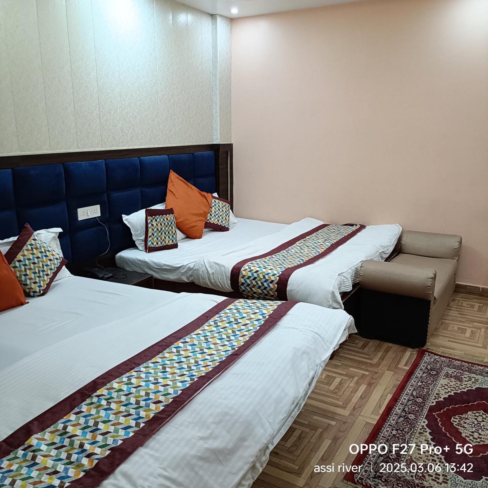 Hotel Picasso Varanasi Prime Location Buitenkant foto