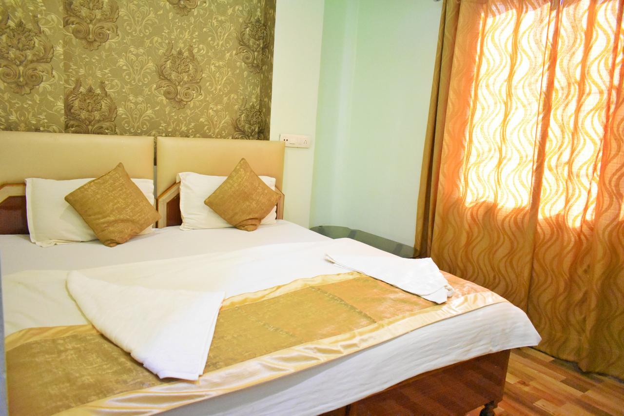 Hotel Picasso Varanasi Prime Location Buitenkant foto