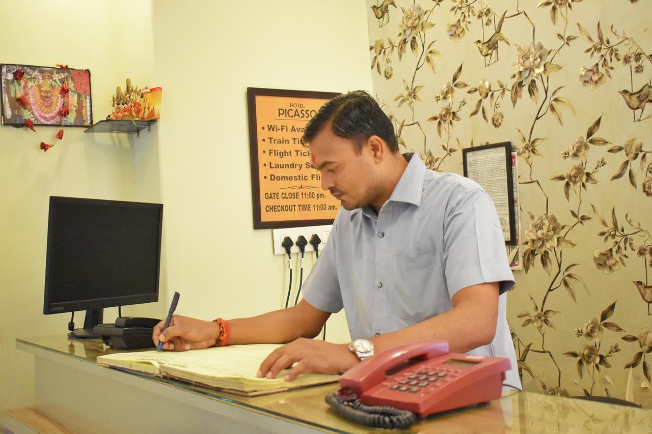 Hotel Picasso Varanasi Prime Location Buitenkant foto