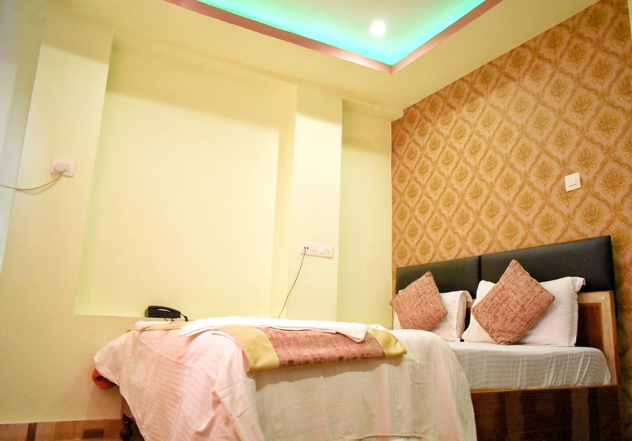 Hotel Picasso Varanasi Prime Location Buitenkant foto
