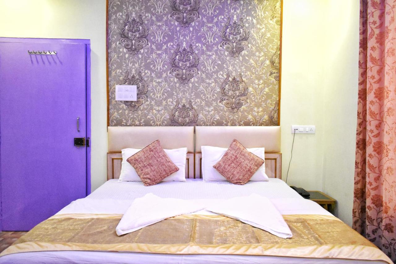 Hotel Picasso Varanasi Prime Location Buitenkant foto